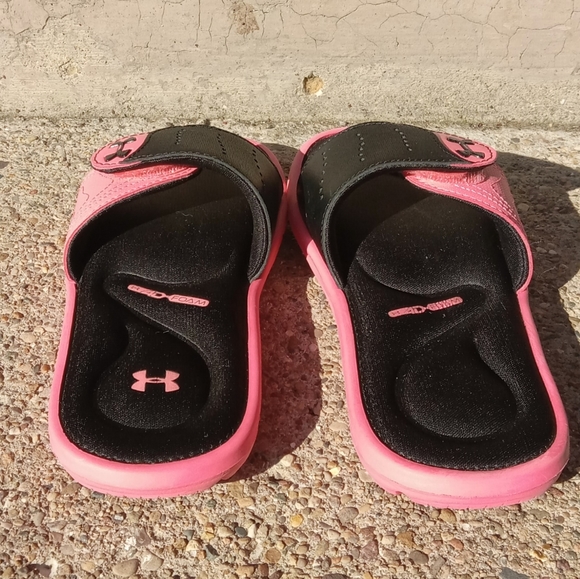 Girls Under Armore slides - Picture 9 of 11
